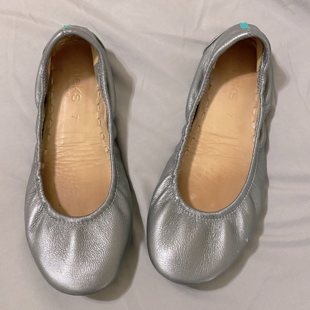 Shimmering Metallic Pewter Tieks - size 7 - EOC